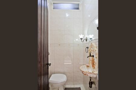 Lavabo de casa para alugar com 3 quartos, 250m² em Jardim Libano, São Paulo