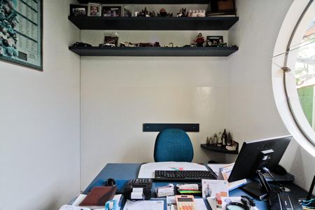 Casa para alugar com 250m², 3 quartos e 5 vagasEscritório