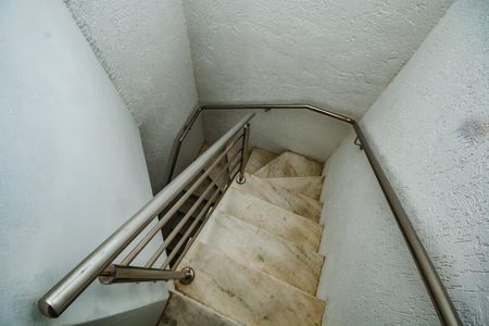 Casa à venda com 76m², 3 quartos e 1 vaga Casa à venda com 76m², 3 quartos e 1 vagaEscada