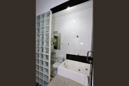 Casa para alugar com 350m², 7 quartos e 4 vagasBanheiro do Quarto 2