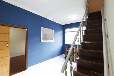 Casa para alugar com 350m², 7 quartos e 4 vagasEscada