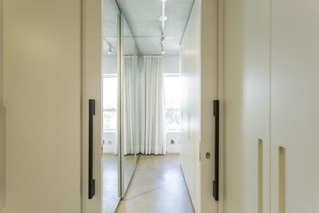 Quarto de apartamento à venda com 1 quarto, 74m² em Vila Olímpia, São Paulo