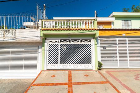 Casa à venda com 130m², 2 quartos e 2 vagasFachada