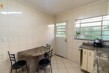 Casa à venda com 130m², 2 quartos e 2 vagasCozinha