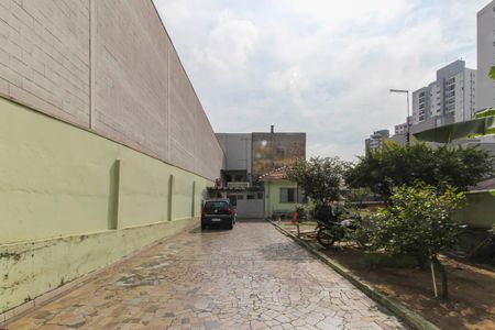 Casa à venda com 80m², 3 quartos e 10 vagas Casa à venda com 80m², 3 quartos e 10 vagasGaragem
