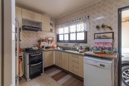 Casa à venda com 281m², 3 quartos e 3 vagasCozinha e Área de Serviço