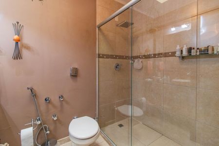 Casa à venda com 281m², 3 quartos e 3 vagasBanheiro da Suíte