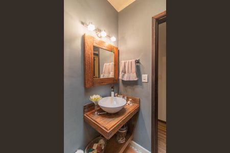 Casa à venda com 281m², 3 quartos e 3 vagasBanheiro Social