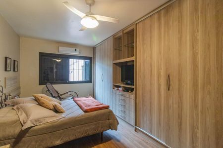 Casa à venda com 281m², 3 quartos e 3 vagasSuíte