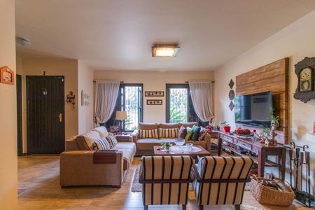 Sala de casa à venda com 3 quartos, 281m² em Espírito Santo, Porto Alegre