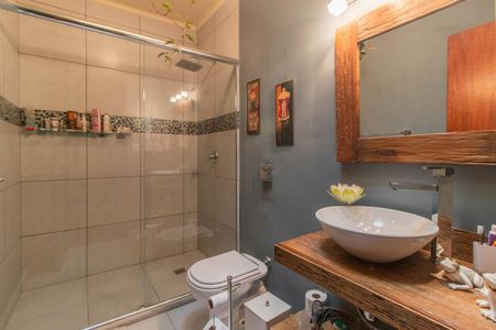 Casa à venda com 281m², 3 quartos e 3 vagasBanheiro Social