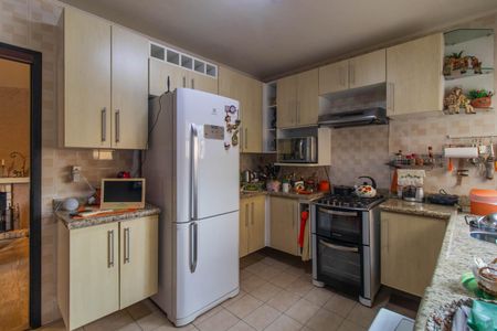 Casa à venda com 281m², 3 quartos e 3 vagasCozinha e Área de Serviço