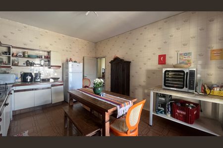 Casa à venda com 350m², 4 quartos e 4 vagasCozinha