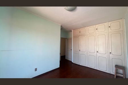 Casa à venda com 350m², 4 quartos e 4 vagasSuíte 2