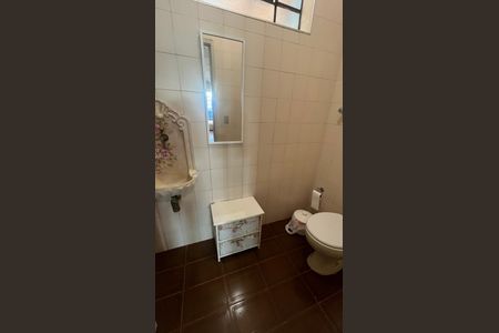 Casa à venda com 350m², 4 quartos e 4 vagasLavabo