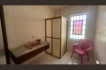 Casa à venda com 350m², 4 quartos e 4 vagasBanheiro da Suíte 2