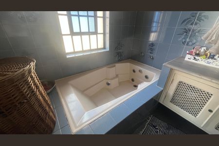 Casa à venda com 350m², 4 quartos e 4 vagasBanheiro da Suíte 1