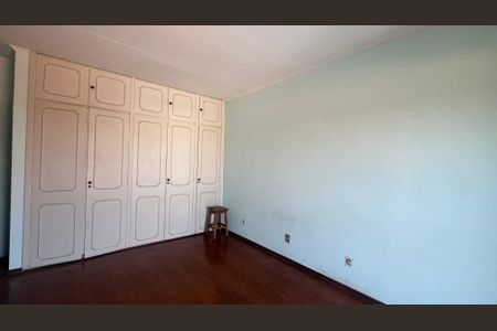 Casa à venda com 350m², 4 quartos e 4 vagasSuíte 2