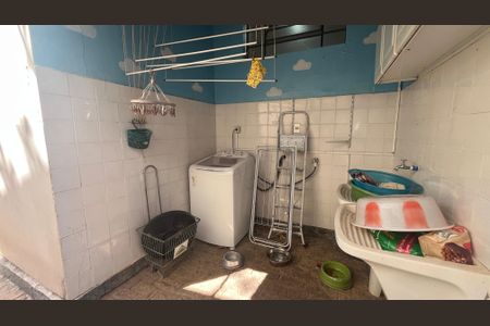 Casa à venda com 350m², 4 quartos e 4 vagasÁrea de Serviço