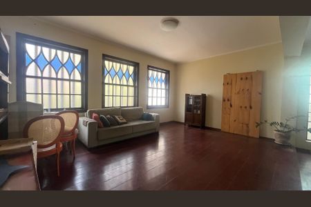 Casa à venda com 350m², 4 quartos e 4 vagasSala