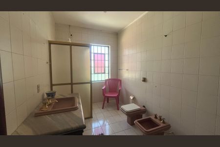 Casa à venda com 350m², 4 quartos e 4 vagasBanheiro da Suíte 2