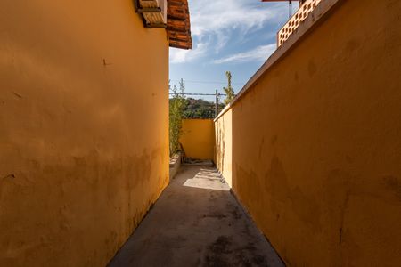 Casa à venda com 360m², 3 quartos e 6 vagas Casa à venda com 360m², 3 quartos e 6 vagasCorredor Lateral 1