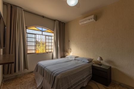 Casa à venda com 360m², 3 quartos e 6 vagas Casa à venda com 360m², 3 quartos e 6 vagasSuíte