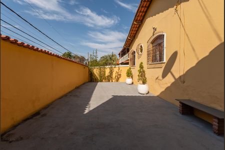 Casa à venda com 360m², 3 quartos e 6 vagas Casa à venda com 360m², 3 quartos e 6 vagasQuintal