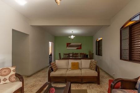 Sala de casa à venda com 3 quartos, 360m² em Etelvina Carneiro, Belo Horizonte