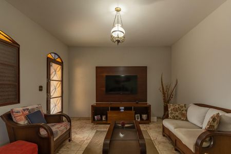 Sala de casa à venda com 3 quartos, 360m² em Etelvina Carneiro, Belo Horizonte