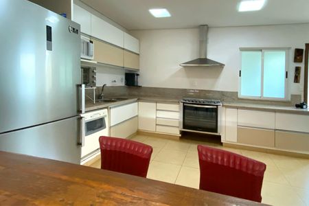 Casa à venda com 460m², 5 quartos e 4 vagasCozinha