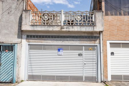 Casa para alugar com 57m², 2 quartos e 1 vaga Casa para alugar com 57m², 2 quartos e 1 vagaFachada + placa