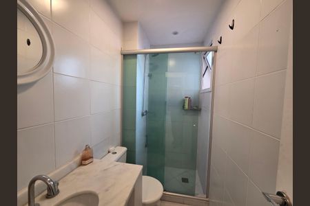 Banheiro de apartamento à venda com 3 quartos, 73m² em Cavalhada, Porto Alegre