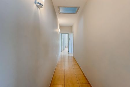 Casa à venda com 150m², 3 quartos e 2 vagas Casa à venda com 150m², 3 quartos e 2 vagasCorredor