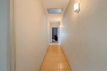 Casa à venda com 150m², 3 quartos e 2 vagas Casa à venda com 150m², 3 quartos e 2 vagasCorredor