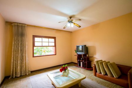 Casa à venda com 471m², 4 quartos e 3 vagasQuarto 2