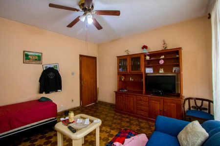 Casa à venda com 471m², 4 quartos e 3 vagasSala