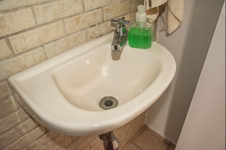 Casa de condomínio à venda com 100m², 3 quartos e 2 vagasLavabo