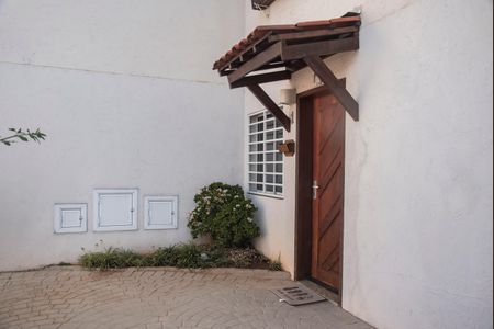 Casa de condomínio à venda com 100m², 3 quartos e 2 vagasFachada da casa