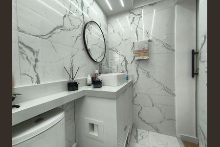 Apartamento à venda com 68m², 2 quartos e 2 vagasBanheiro da Suíte