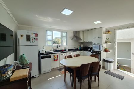 Casa à venda com 277m², 4 quartos e 2 vagasCozinha