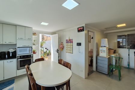 Casa à venda com 277m², 4 quartos e 2 vagasCozinha