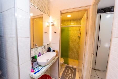 Apartamento à venda com 57m², 2 quartos e 1 vaga Apartamento à venda com 57m², 2 quartos e 1 vagaBanheiro