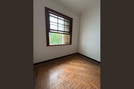 Casa para alugar com 360m², 4 quartos e 6 vagas Casa para alugar com 360m², 4 quartos e 6 vagasQuarto