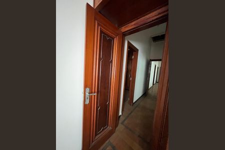 Casa para alugar com 360m², 4 quartos e 6 vagas Casa para alugar com 360m², 4 quartos e 6 vagasCorredor