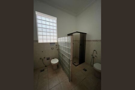 Casa para alugar com 360m², 4 quartos e 6 vagas Casa para alugar com 360m², 4 quartos e 6 vagasBanheiro