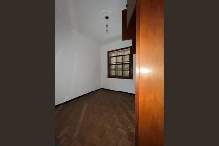 Casa para alugar com 360m², 4 quartos e 6 vagas Casa para alugar com 360m², 4 quartos e 6 vagasQuarto