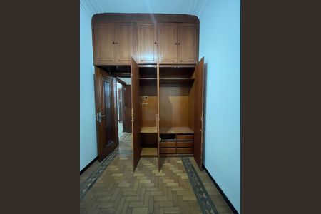 Casa para alugar com 360m², 4 quartos e 6 vagas Casa para alugar com 360m², 4 quartos e 6 vagasQuarto