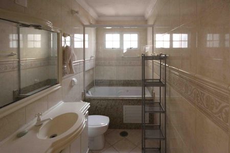 Apartamento à venda com 140m², 2 quartos e 2 vagasBanheiro da Suite