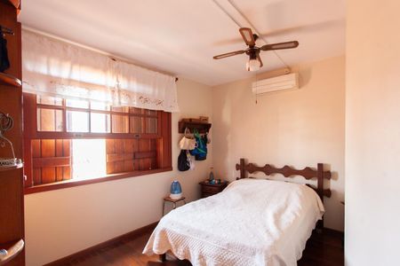 Casa à venda com 360m², 4 quartos e 2 vagasSuíte